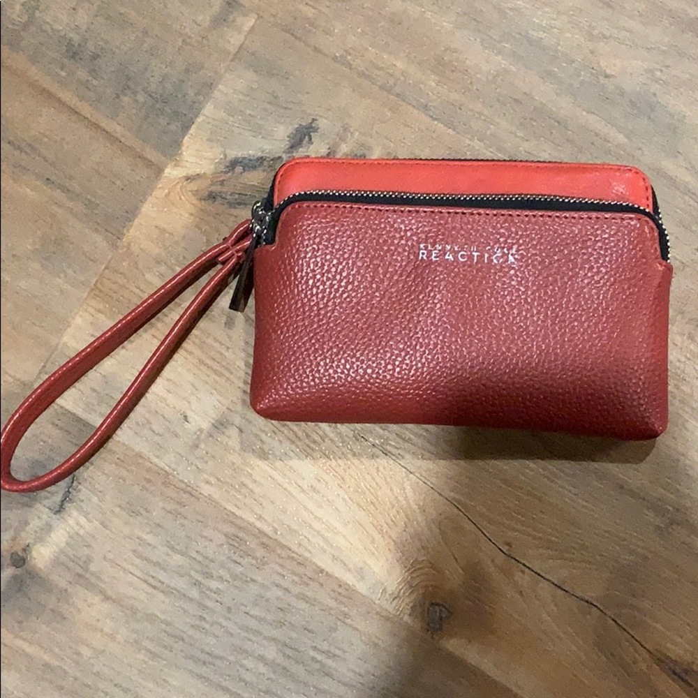 NWOT Kenneth Cole Wristlet